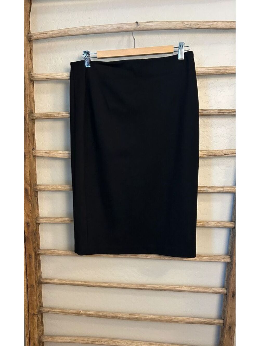 Tahari Black Pencil Skirt Size M/M